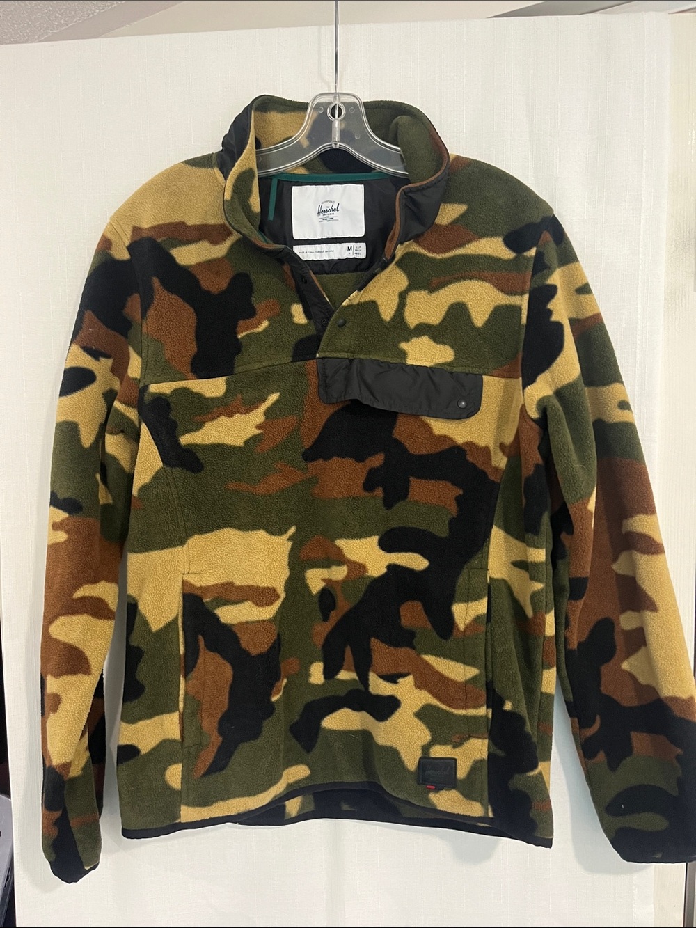 Hershel Men's Camo Fleece Pullover Sweater
Size Medium
